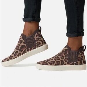 Rothy’s Chelsea Sneaker size 9 - Wildcat